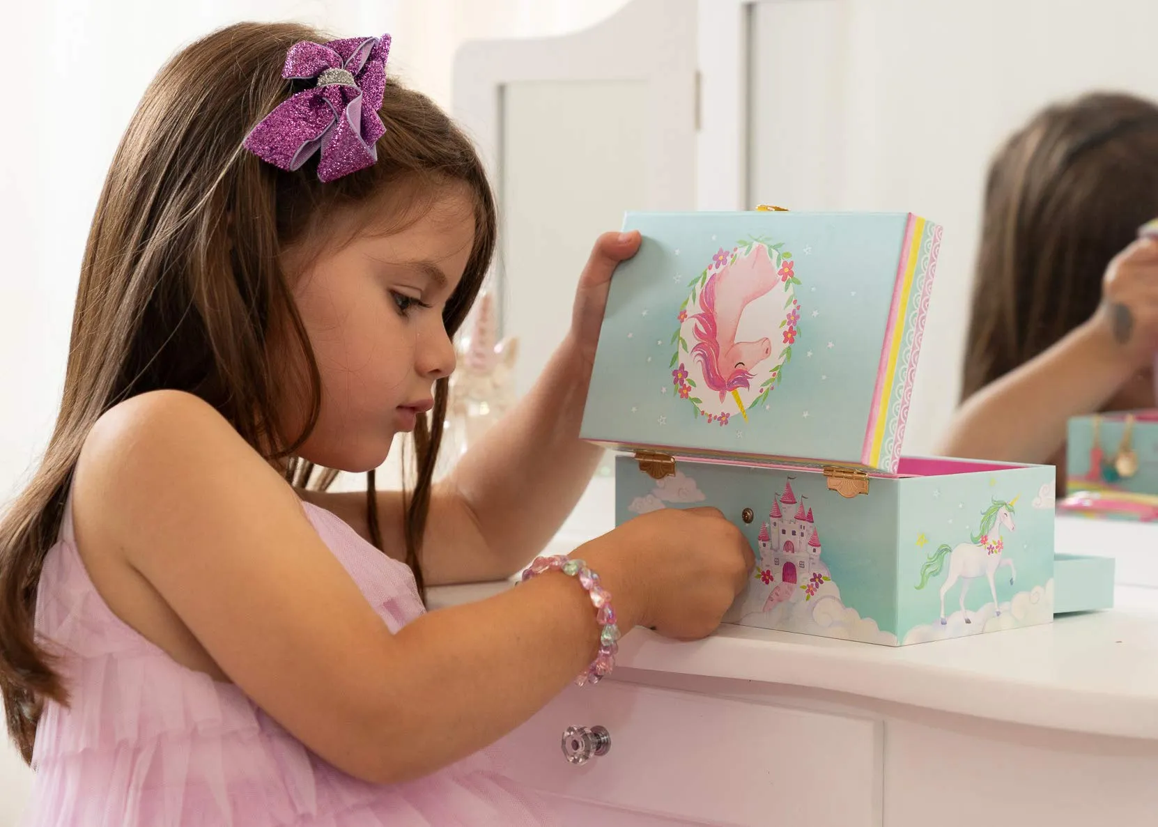 Jewelkeeper Girl's Musical Jewelry Storage Box with Pullout Drawer, Rainbow Unicorn