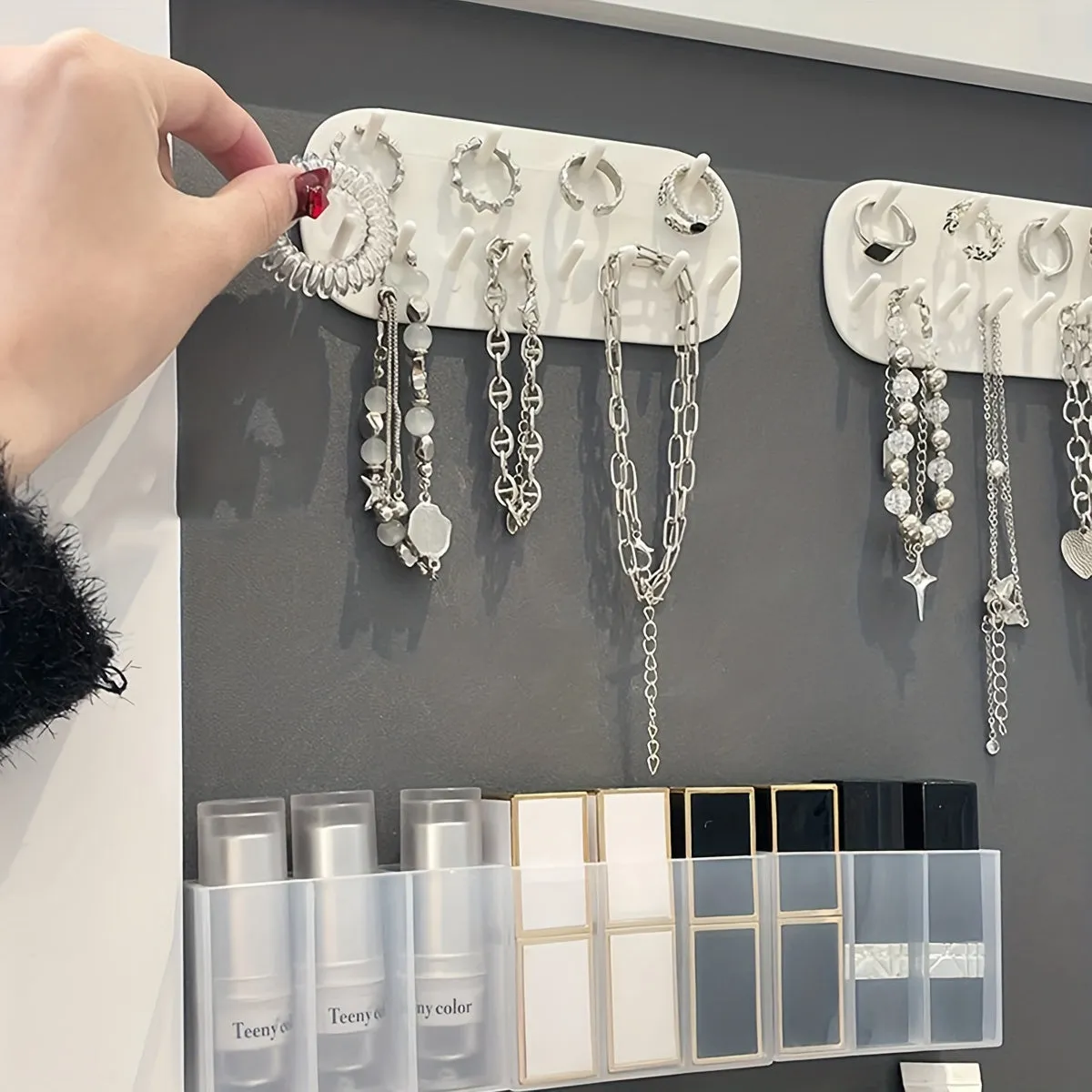 SpaceSaving Jewelry Display Stand for Wall Mounting